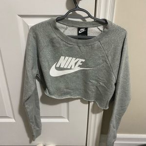 Nike crop top long sleeve size medium